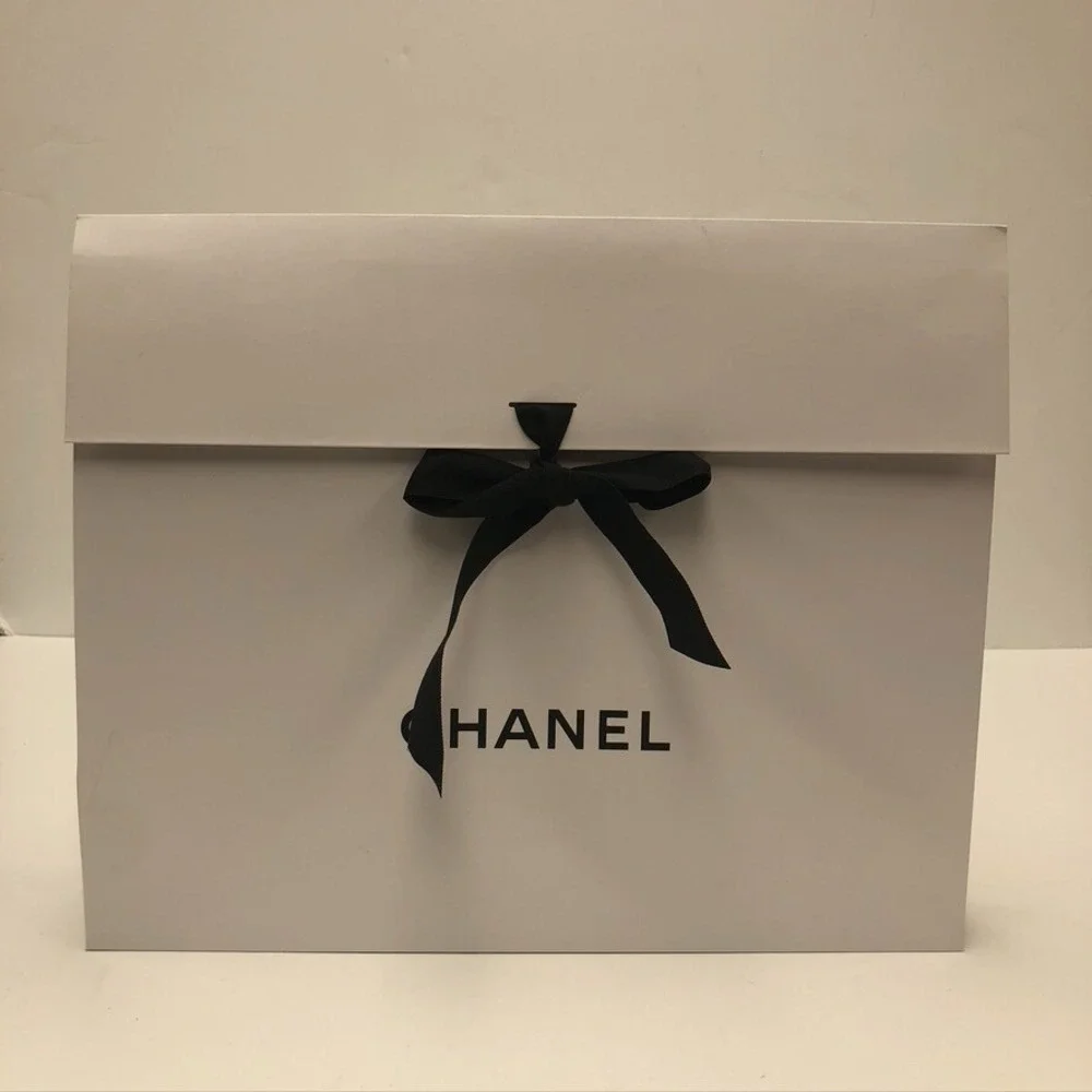 Chanel Authentic White Paper Bow Box Gift Shopping 15.75x12.75x3